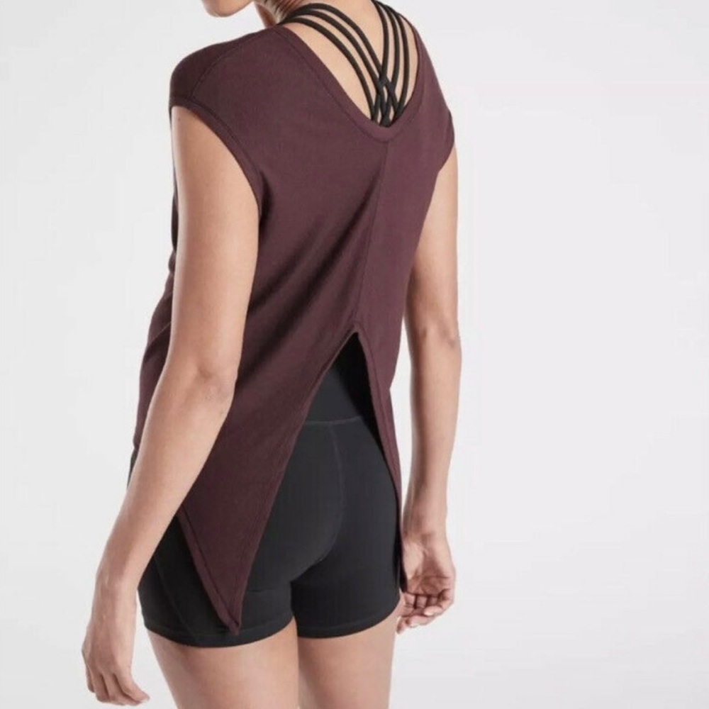 ☀️ 3/$25 Athleta Nayarit Tee in Deep Burgundy Medium